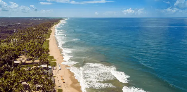 Praia o ano todo: as melhores praias do Brasil mês a mês