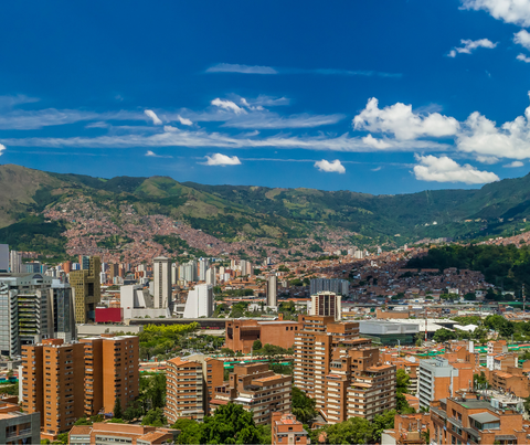 [Achado] FLN - Voos para Medellín por R$ 1.965, ida e volta, com a LATAM